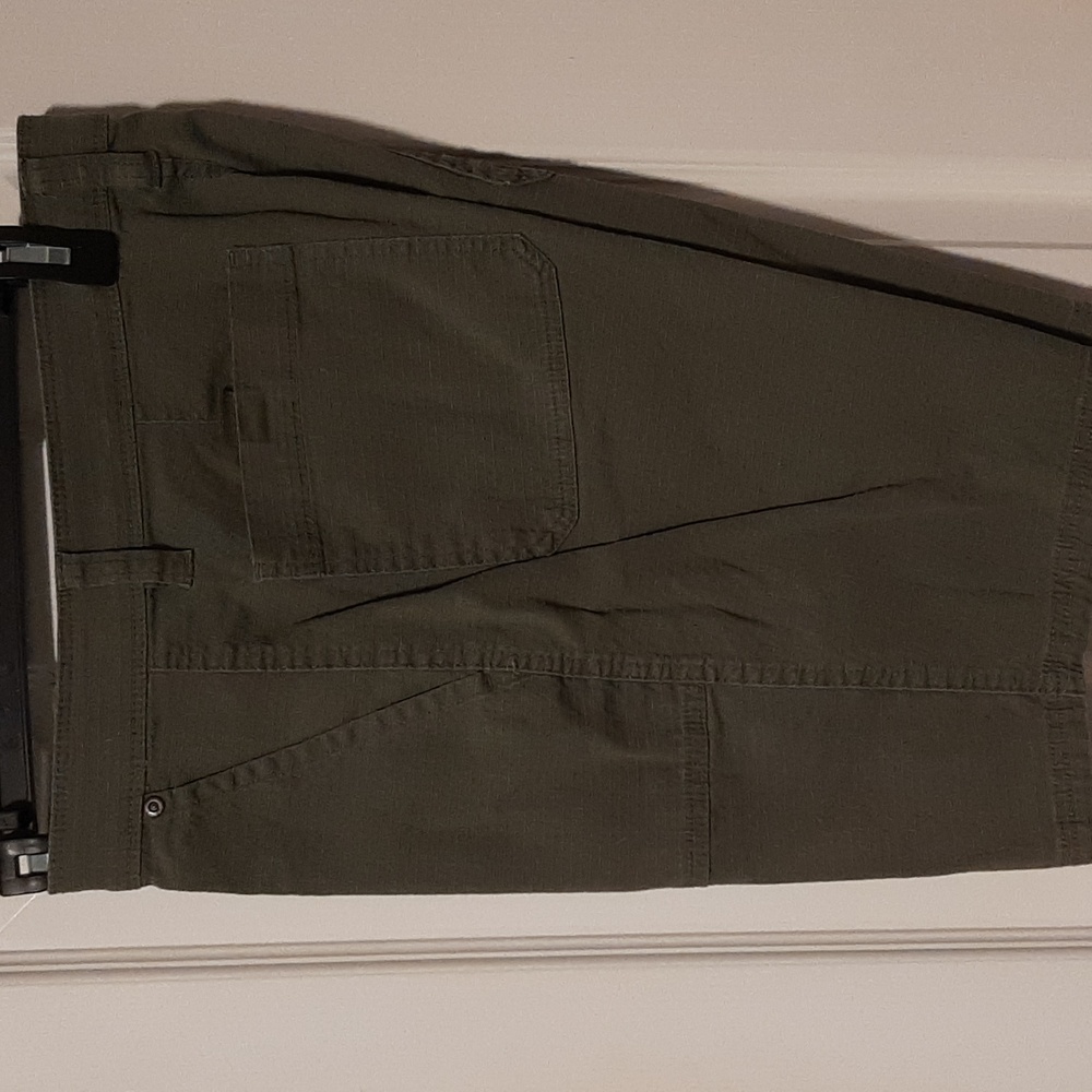 NWOT Mens Shorts size 34